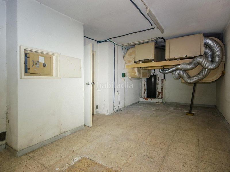 Foto 0ee615eb-ad81-4128-a7f7-58d5ae479f55. Local comercial en fluvia 213-215 local en venta en Barcelona