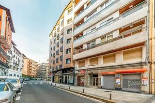 Local commercial à Eskalantegui 21. Local en venta