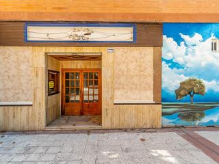 Local commercial à Cineasta jose luis borau 1. Local en venta