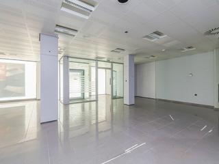 Local Comercial a Violant d'hongria 13. Local en venta