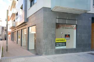 Local Comercial a Pirineus 12. Local en venta