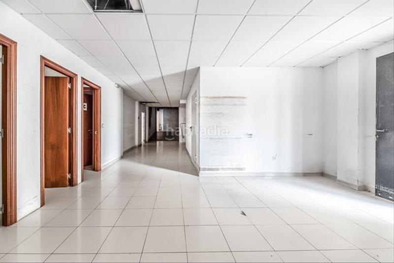 Foto 96f9385f-5873-4147-80b9-bc141711061e. Locale commerciale in viveiro 17 in Valadouro (O)