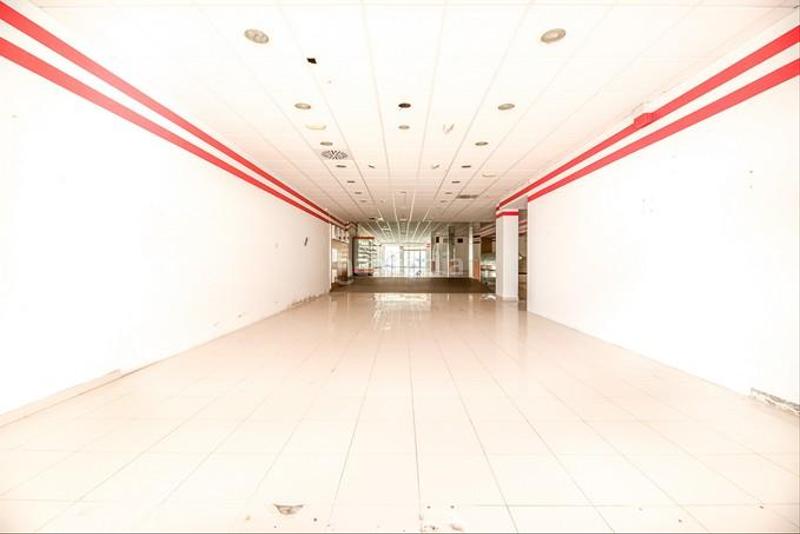 Foto c89f65a4-f738-4935-8a77-391a174f5979. Locale commerciale in viveiro 17 in Valadouro (O)