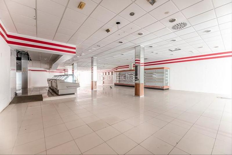 Foto d2786511-ab09-4ad9-902f-6c7ec72a4acf. Locale commerciale in viveiro 17 in Valadouro (O)