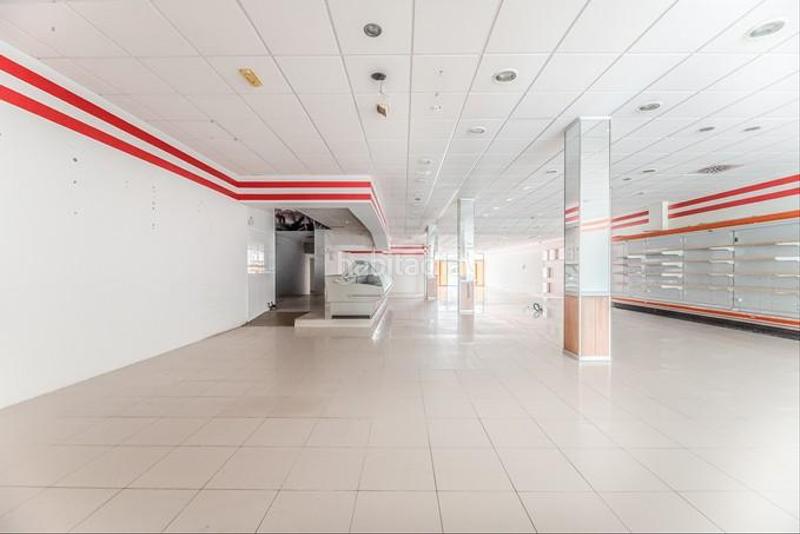 Foto f1e86783-f529-483d-b854-19d3761f34bf. Locale commerciale in viveiro 17 in Valadouro (O)