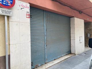 Local commercial à Lepant 17. Local en venta