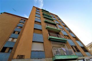 Local commercial à Sant jaume 90. Local en venta