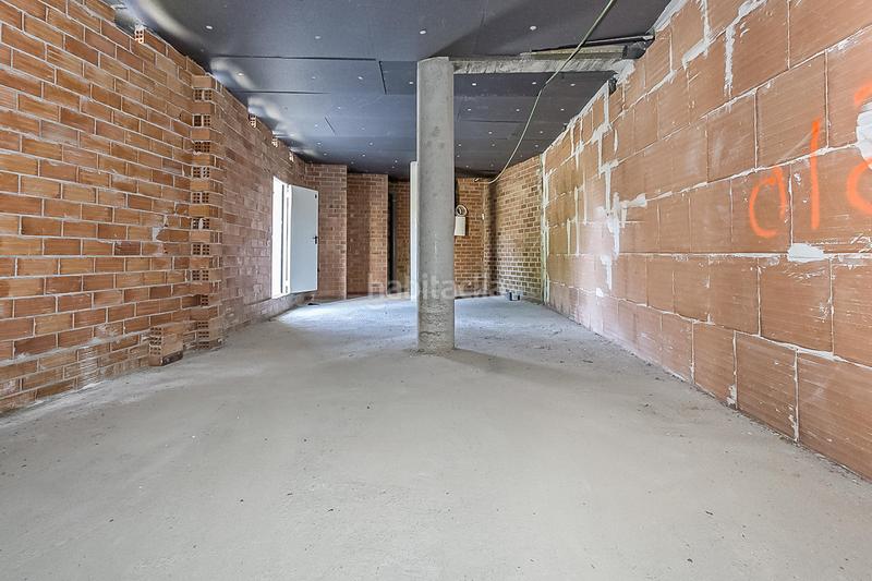 Foto 13229da8-586c-4f8e-9c94-6e7b62f4d2bb. Locale commerciale in bases de Manresa - carretera de santpedor Manresa