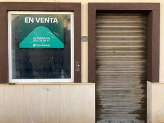 Local Comercial a Valencianos s/n. Local en venta