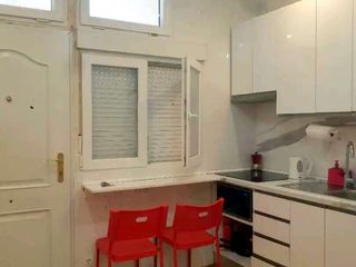 Appartement à Valdeacederas. Estudio loft reformado y luminoso en calle de las moquetas, vald