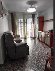 Pis a Villegas. Oportunidad piso en buen estado, zona macarena con terraza y asc