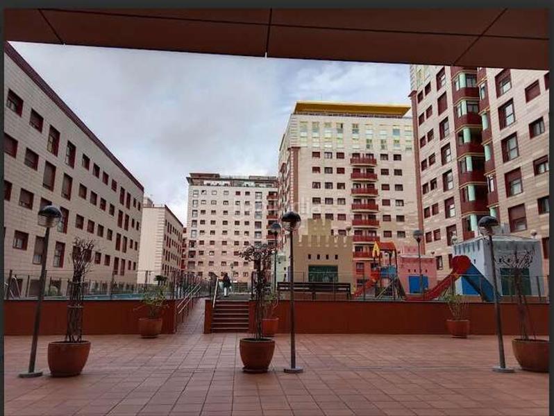 Foto cb8b9411-46f2-4622-bfd5-c0c3fbfee2a6. Piso estupendo piso en urbanización con pisicina en los bermejales!! en Sevilla