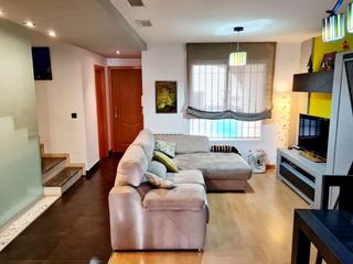 Casa en Cerrillo de Maracena - Periodistas. Chalet en barrio periodista  espacioso, luminoso y listo para vi