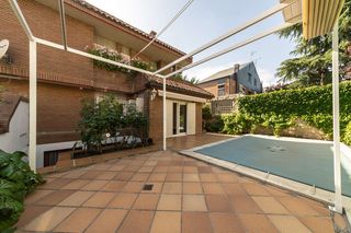 Casa aparellada a Avenida Europa