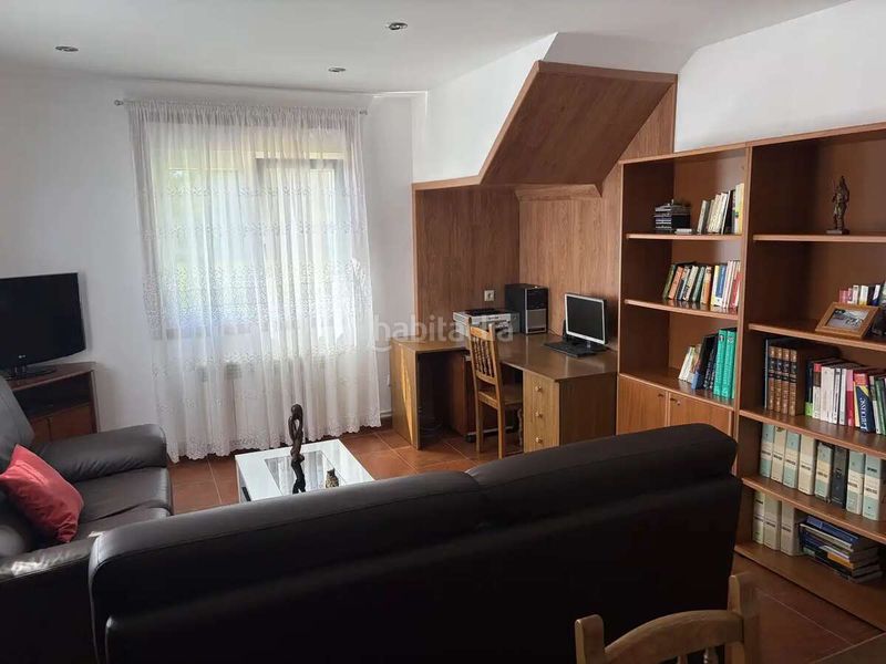 Foto 37131f79-89cb-4b1d-8046-12b3567399ea. Casa adossada a Oroso