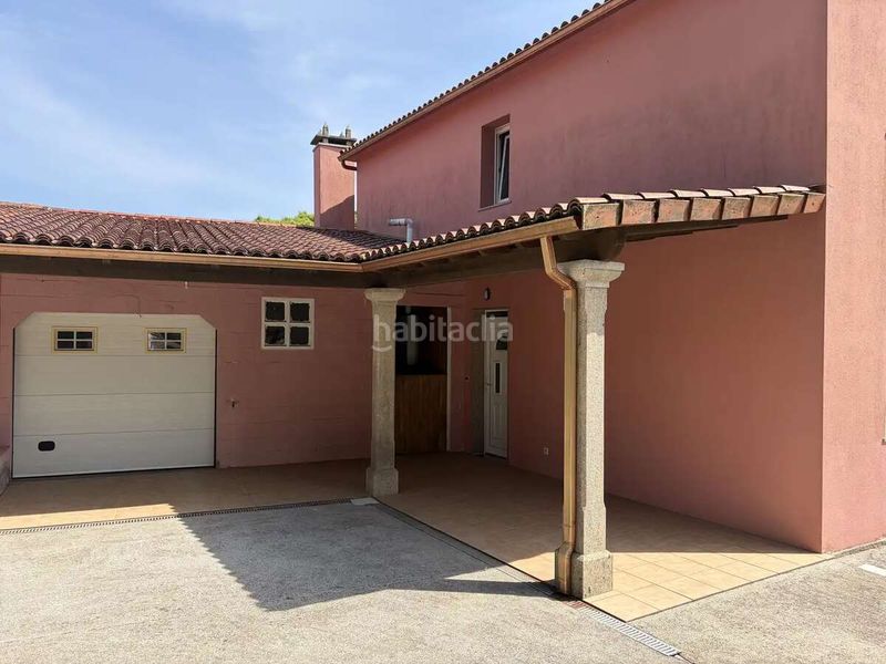 Foto e7cbf508-bc61-4eba-8f3a-ef441f34da6a. Casa adossada a Oroso