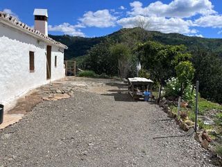 Xalet a Olías. Casa rural con más de 16.000 m de terreno en los montes de málag