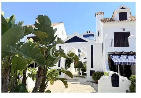 Foto 337b0f4d-66a9-48fd-aa68-1ab4677469a4. Pis amb piscina a Castillo Sohail - Myramar Fuengirola