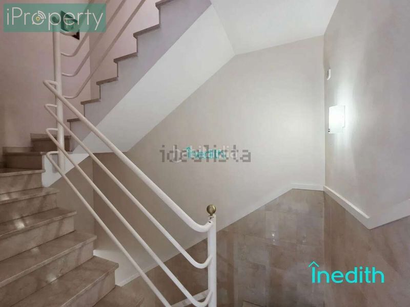 Foto ba0bb756-683b-4636-8ca0-8596f537c281. Casa adossada amb aparcament piscina a Torrent Ballester Viladecans