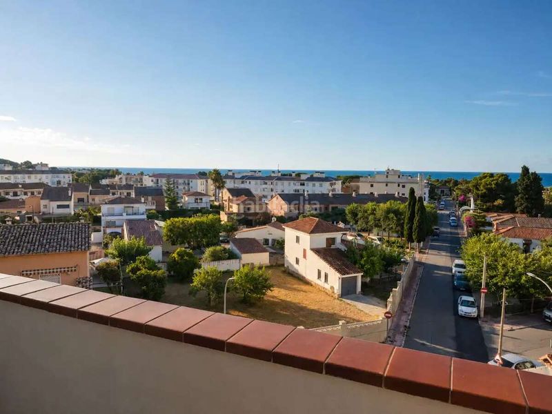 Foto b5da20ba-b7a3-4cdf-bbe7-cf8bc93989b0. Pis a Coma-ruga platja Coma-ruga