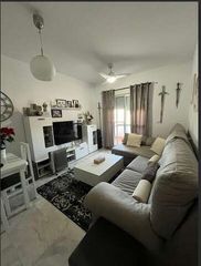 Flat in Zona Carrefour. Estupendo piso en urbanización privada con piscina y garaje y tr