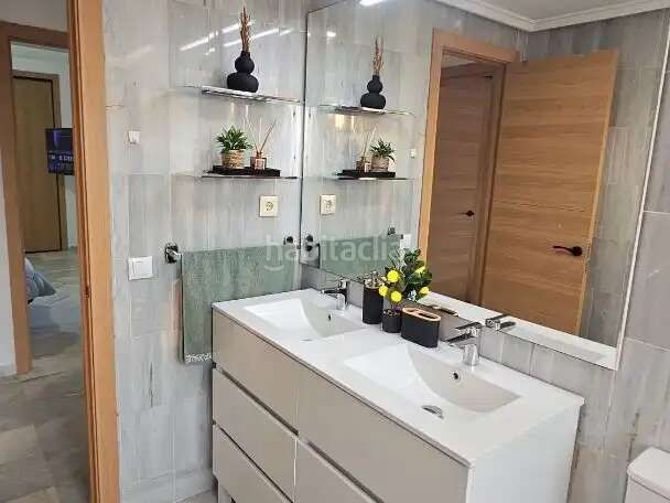 Foto cfda6988-317f-4874-b20e-1d34915eba2a. Flat with parking pool in Playa Poniente Benidorm
