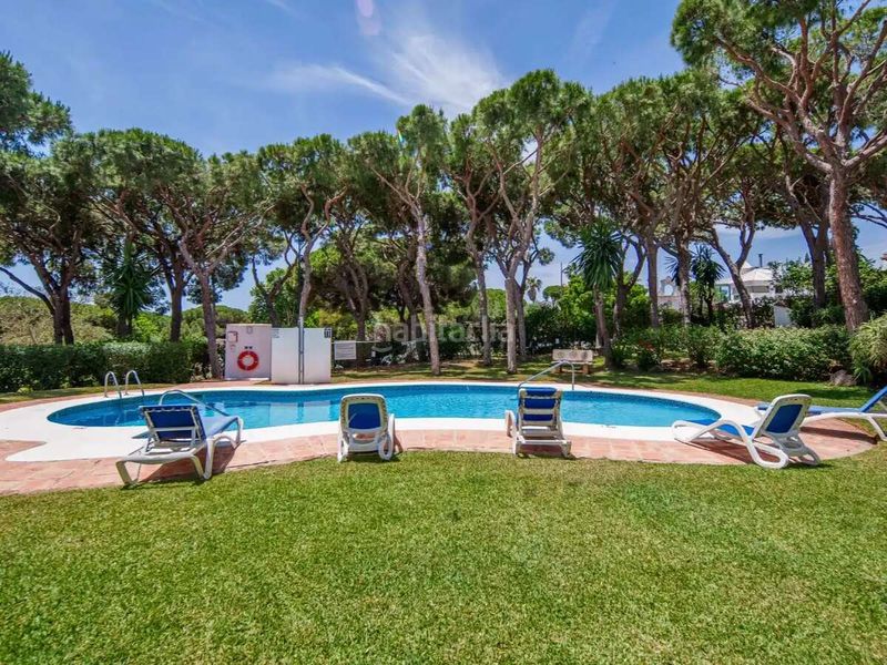 Foto 1d7ba210-0e4e-45bb-8555-3f5215bd134f. Casa adossada amb piscina a Calahonda Mijas