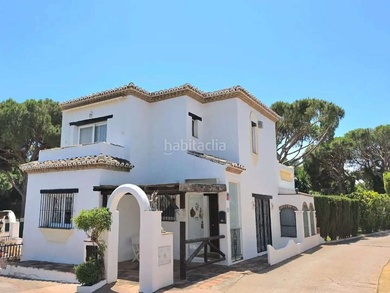 Foto a9707429-8b42-4824-bcc6-8f9ced5ce718. Casa adossada amb piscina a Calahonda Mijas
