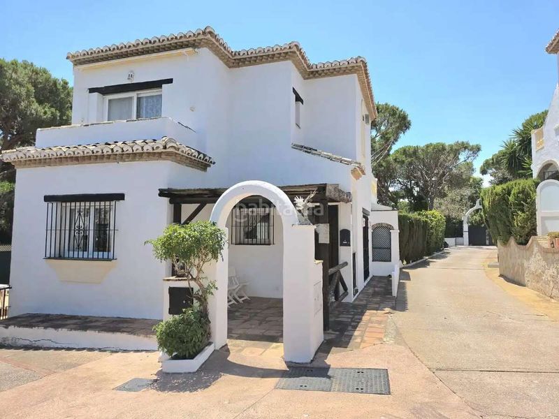 Foto bd24bdf1-9947-4ea6-bcc9-15301ae47097. Casa adossada amb piscina a Calahonda Mijas