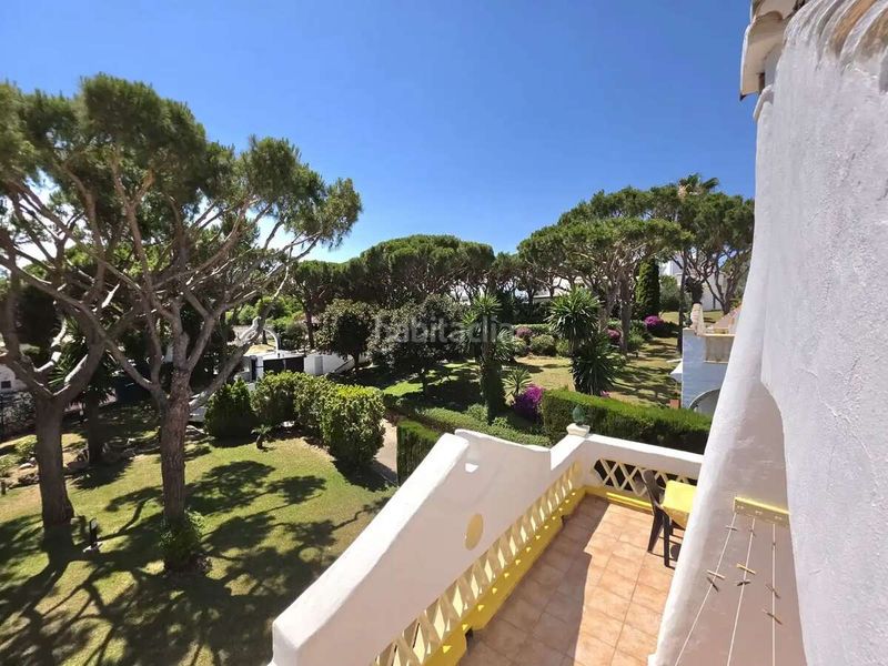 Foto c83c4e6f-2ffe-4006-ac7b-e34005be5a2e. Casa adossada amb piscina a Calahonda Mijas