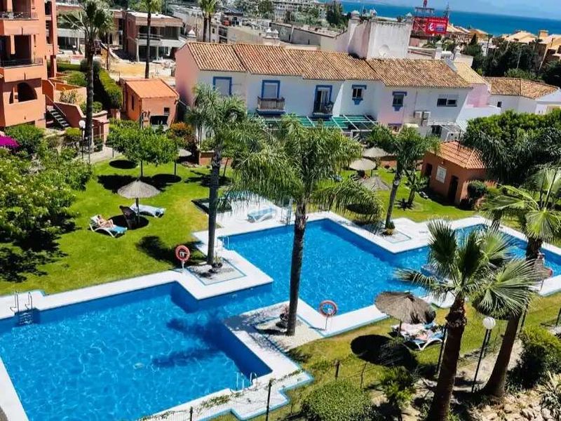 Foto d99cf138-87df-475f-95e1-83e33a3f676d. Pis amb aparcament piscina a El Castillo Manilva