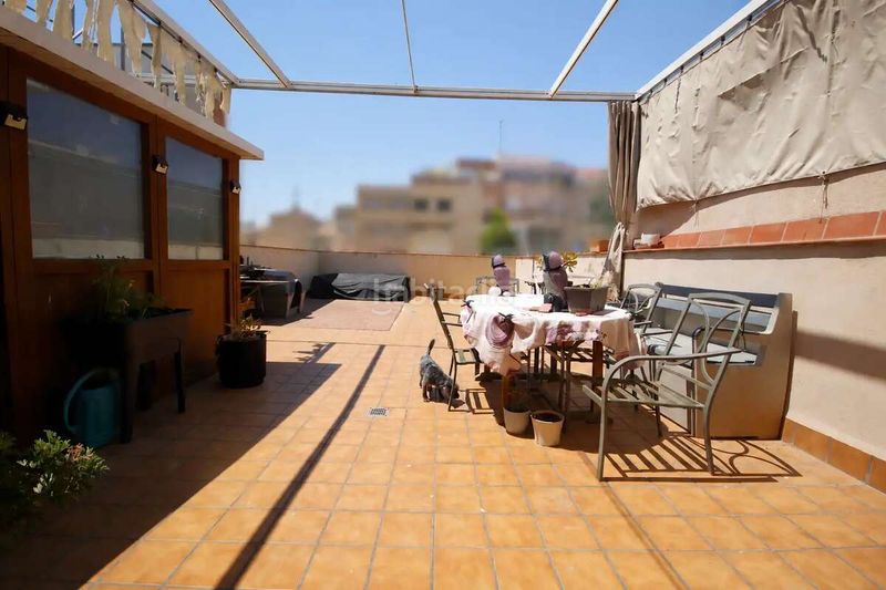 Foto c513a436-8195-44da-8df8-67a069eb2a84. Casa adossada a Centre Viladecans