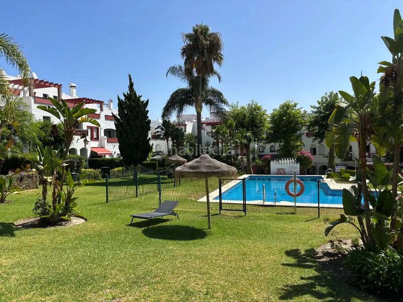 Foto 0d321e77-3cd5-4789-887e-4431ef181496. Casa adossada amb aparcament piscina a Bel - Air Estepona