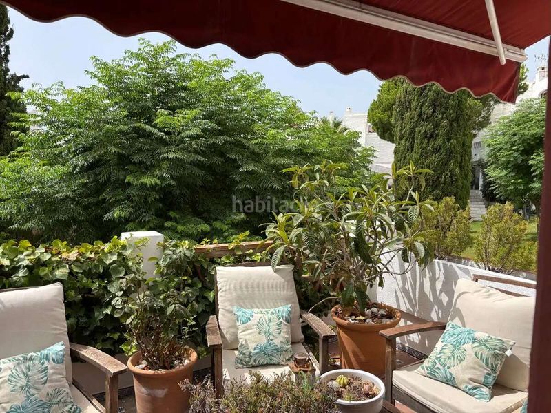 Foto 16ce80d4-f12a-4554-8b5d-f894aa73c9de. Casa adossada amb aparcament piscina a Bel - Air Estepona