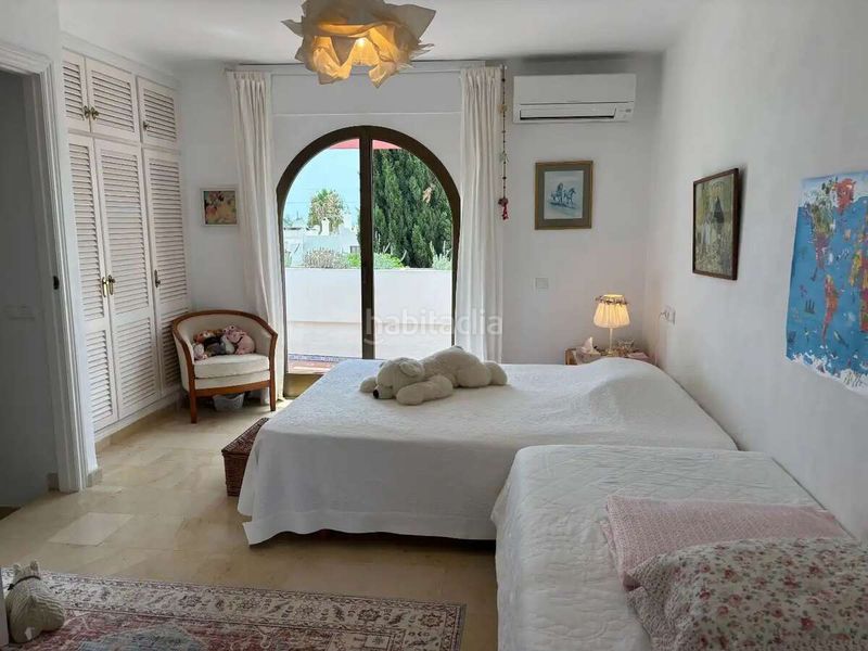 Foto 2a0a2c63-fa2b-485d-abce-84f7f6f0f18c. Casa adossada amb aparcament piscina a Bel - Air Estepona