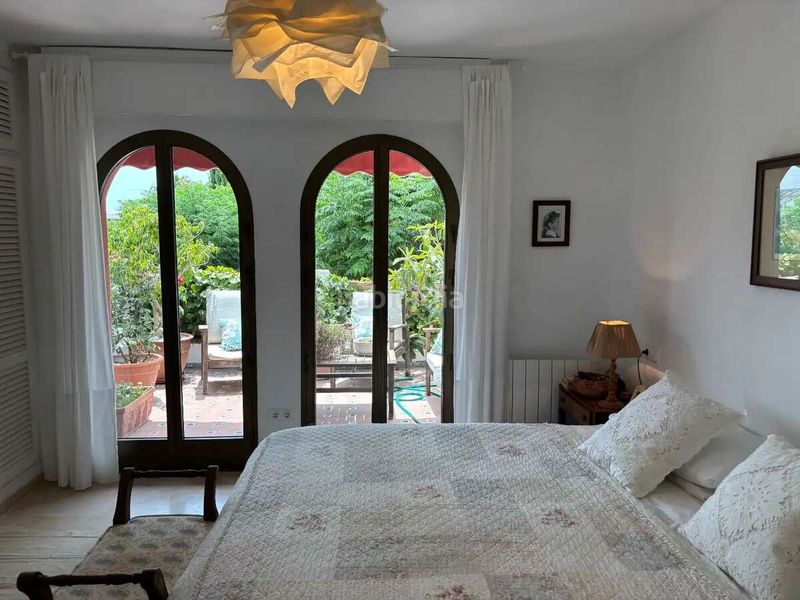 Foto 478dde5b-4a4d-4858-b86f-603dd19b161a. Casa adossada amb aparcament piscina a Bel - Air Estepona