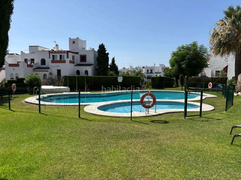 Foto 4833cfb9-fdff-480e-acac-d1280d3a5333. Casa adossada amb aparcament piscina a Bel - Air Estepona