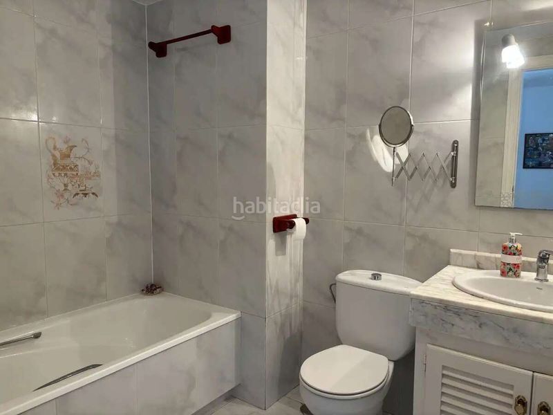 Foto c9af8172-0a44-43f4-8853-42af386d546e. Casa adossada amb aparcament piscina a Bel - Air Estepona