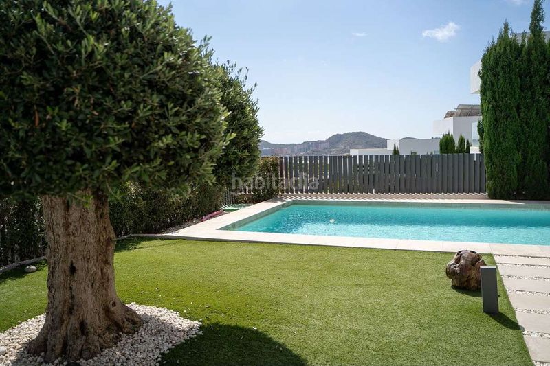 Foto 1f372b28-c068-4c09-8e8e-68e27e2ae5ef. Xalet amb aparcament piscina a Foietes Benidorm