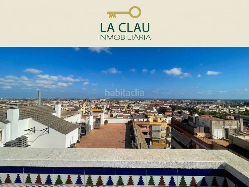 Foto 5ab26dc2-8ea6-4a56-8154-bf023995b55d. Àtic amb calefacció aparcament a La Roureda Viladecans