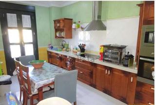 Casa en Torreblanca. Se vende estupenda casa reformada con ascensor 2 plantas  local