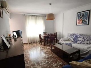 Pis a Tiro de Línea. Amplia vivienda exterior de 3 dormitorios con terraza, ascensor