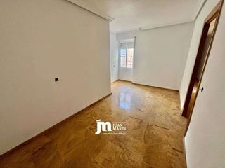 Pis a Cieza. Amplio piso con 3 habitaciones, 2 terrazas, trastero y aire acon