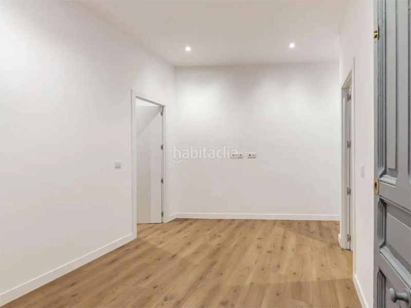 Foto adde3446-c388-45a2-92d1-3f7d9b8e6925. Piso en Embajadores-Lavapiés Madrid