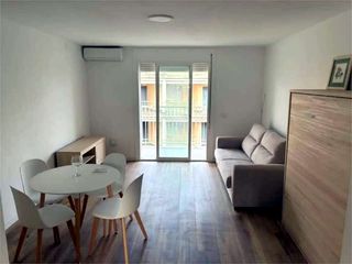 Etagenwohnung in Poble. Estudio reformado a pie de playa con vistas al mar en montroig d