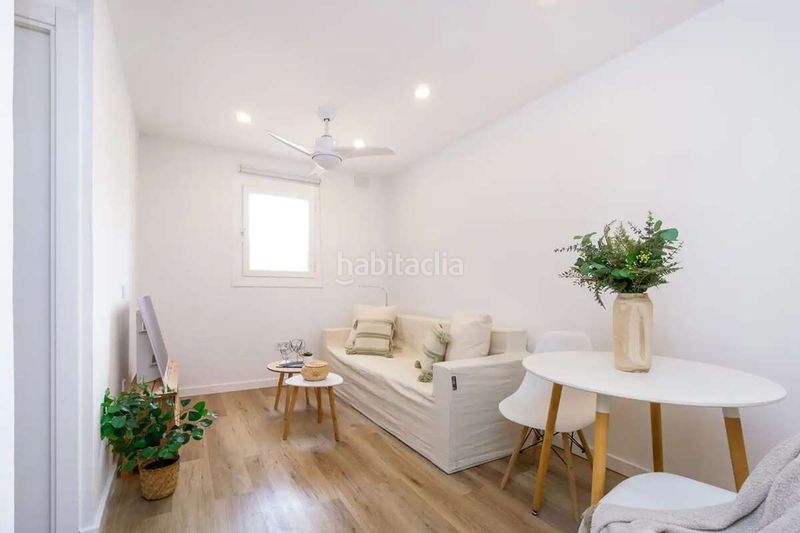 Foto 50a16445-f91c-4e74-95c4-c4da0d492376. Pis a Raval Barcelona