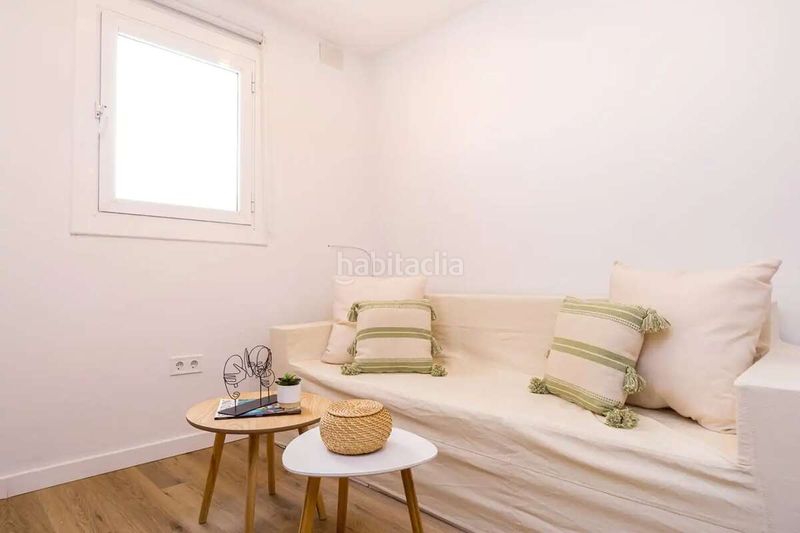 Foto 6bee7f04-bb0a-46e5-9149-cda375b7cf45. Pis a Raval Barcelona