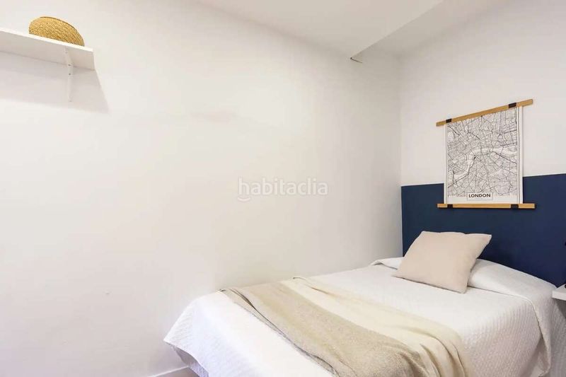 Foto ce63a4ee-7c7e-4384-a0d6-ec6c297082a7. Pis a Raval Barcelona