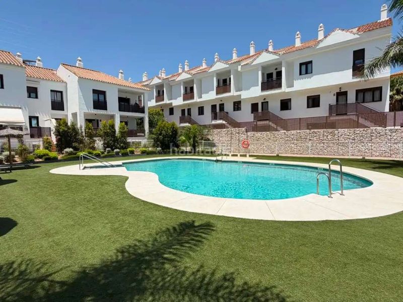 Foto a6fd69a0-4d86-467a-a887-47a2a73bebd8. Casa adossada amb calefacció piscina a Riviera del Sol Mijas
