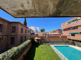 Pis a San Martín de Valdeiglesias. Piso amplio y luminoso con terraza, garaje y piscina en el centr